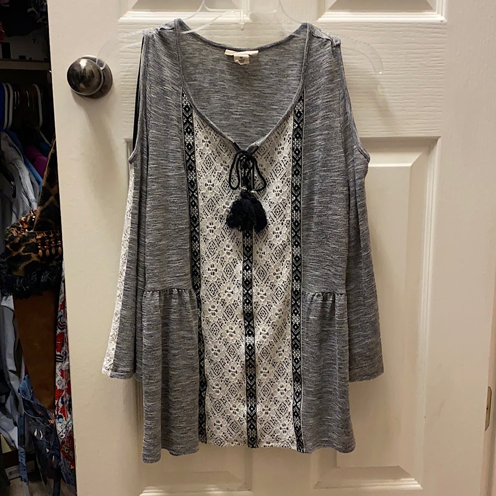 Cold shoulder cotton/rayon and lace top
